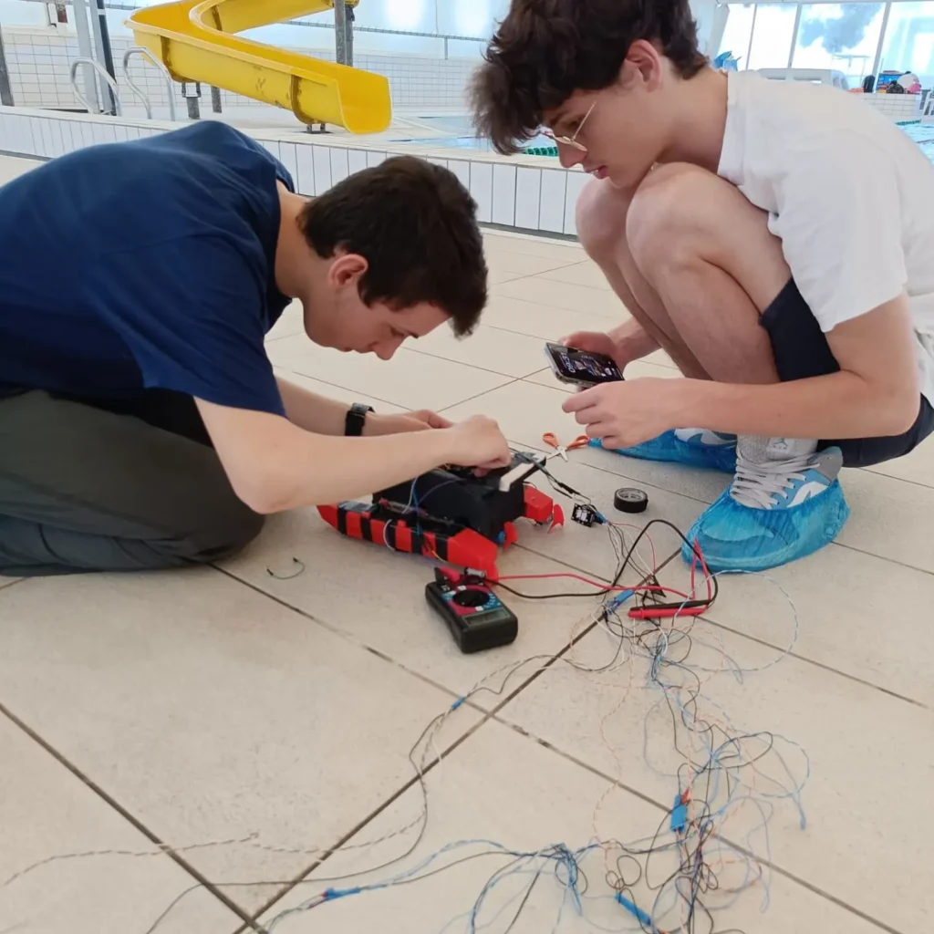 Una prova di talento! La nostra “Barca RC” realizzata dai ragazzi di 3B Informatica !